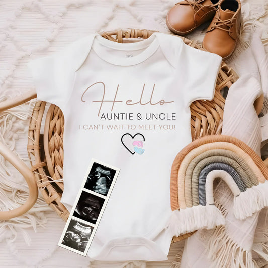 personalised pregnancy reveal bodysuit, gender reveal, hello auntie, hello grandma, baby announcement