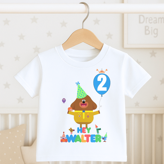 hey duggee birthday t-shirt: A vibrant and colourful Hey Duggee birthday t-shirt for boys, featuring Hey Duggee and the Squirrels. The toddler birthday shirt is personalised with the child's name and age, displayed within a cheerful blue balloon. Toddler birthday t-shirt, gift ideas for toddlers, personalised hey duggee shirt